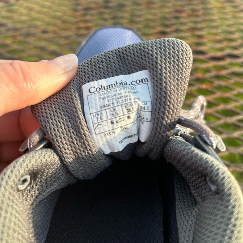 Ladies, Columbia shoes size 7.5 good shape